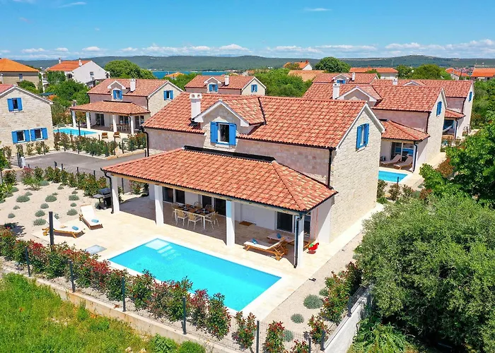 Papa's Court Ii With Pool Villa *