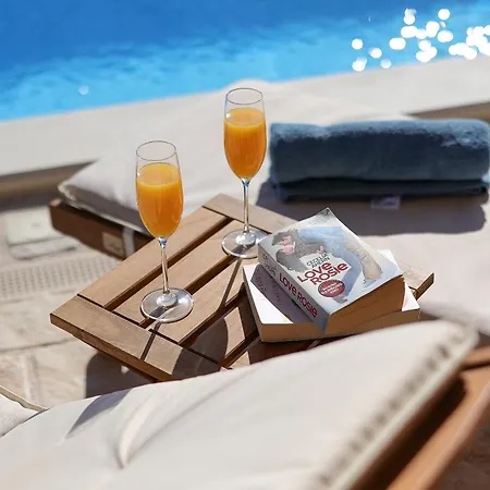 Papa's Court Ii With Pool * Pašman