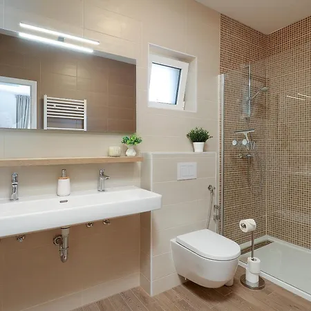 Villa Papa's Court Ii With Pool