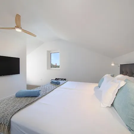 Papa's Court Ii With Pool *