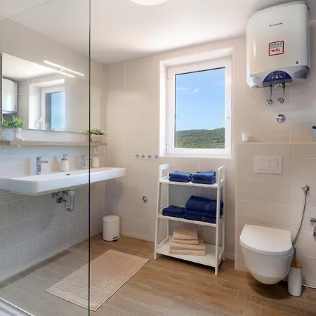 Villa Papa's Court Ii With Pool *