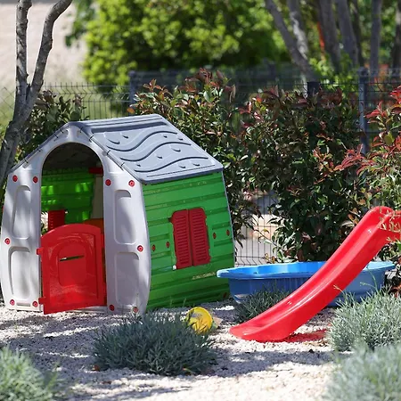 Villa Papa's Court Ii With Pool *