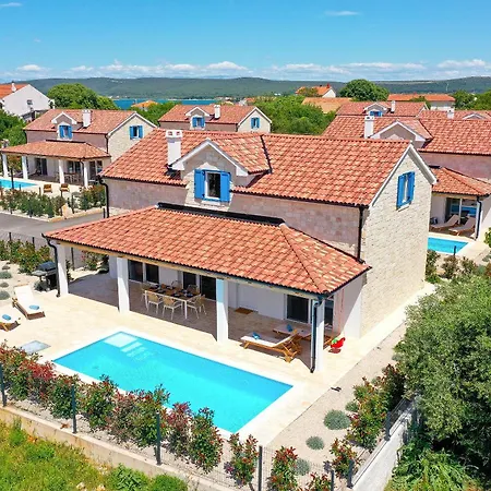 Papa's Court Ii With Pool Villa *