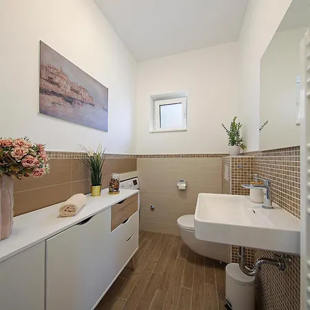 Villa Papa's Court Ii With Pool