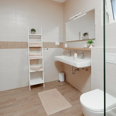 Villa Papa's Court Ii With Pool Pašman