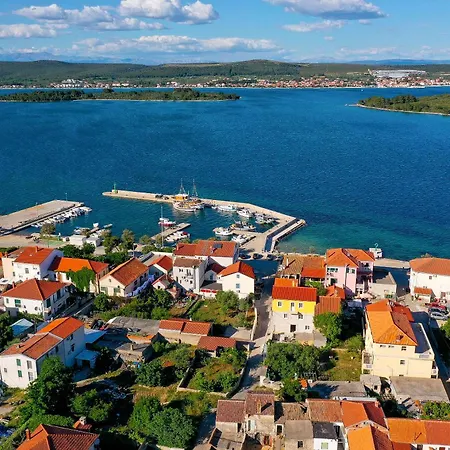 Villa Papa's Court Ii With Pool *