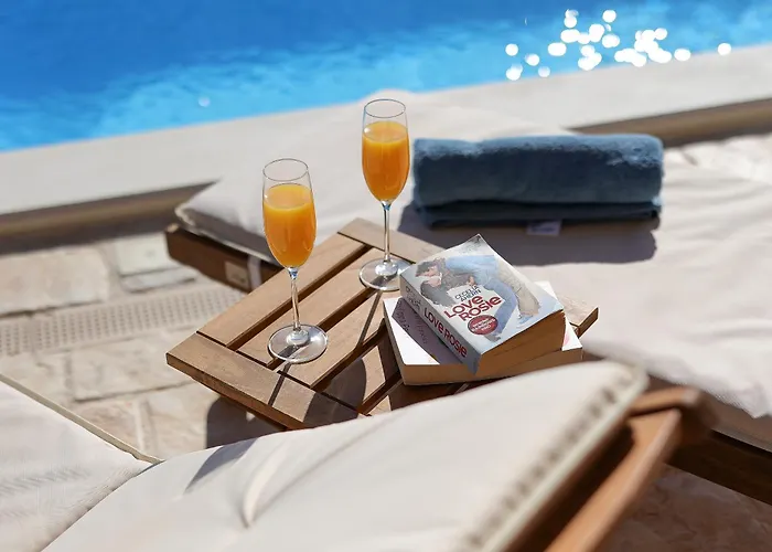 Papa's Court Ii With Pool * Pašman