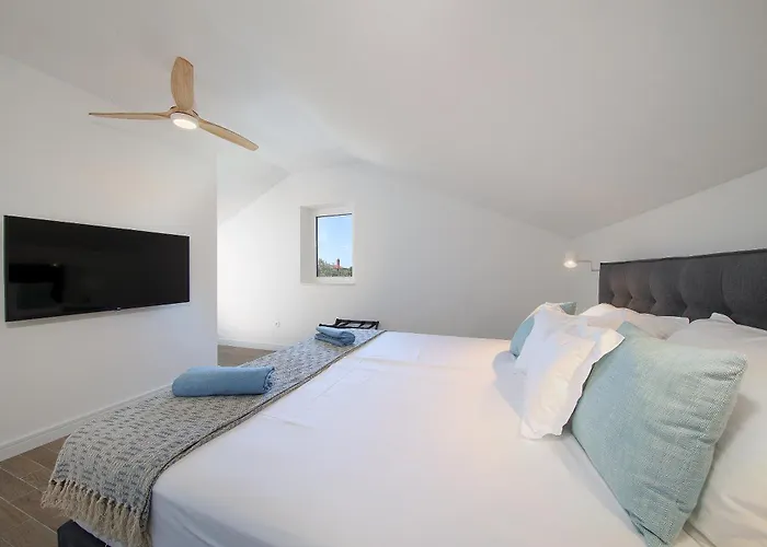 Papa's Court Ii With Pool *