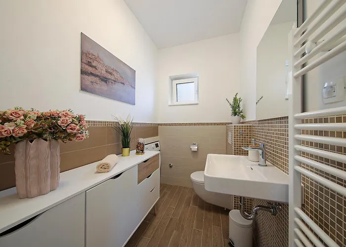 فيلة Papa's Court Ii With Pool